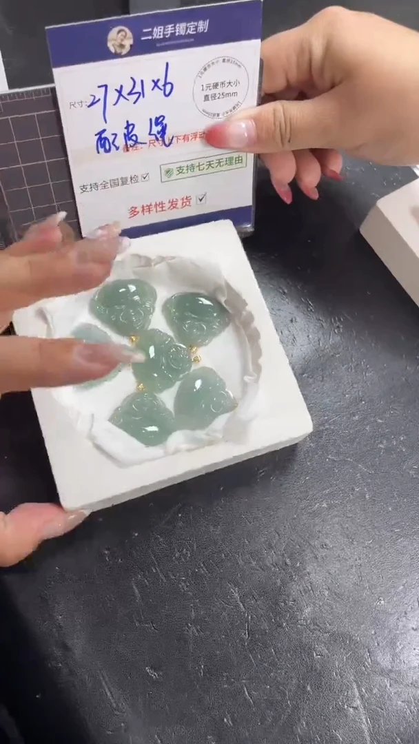 18K金镶嵌挂件翡翠蓝水佛公多样性发其一CP19配绳