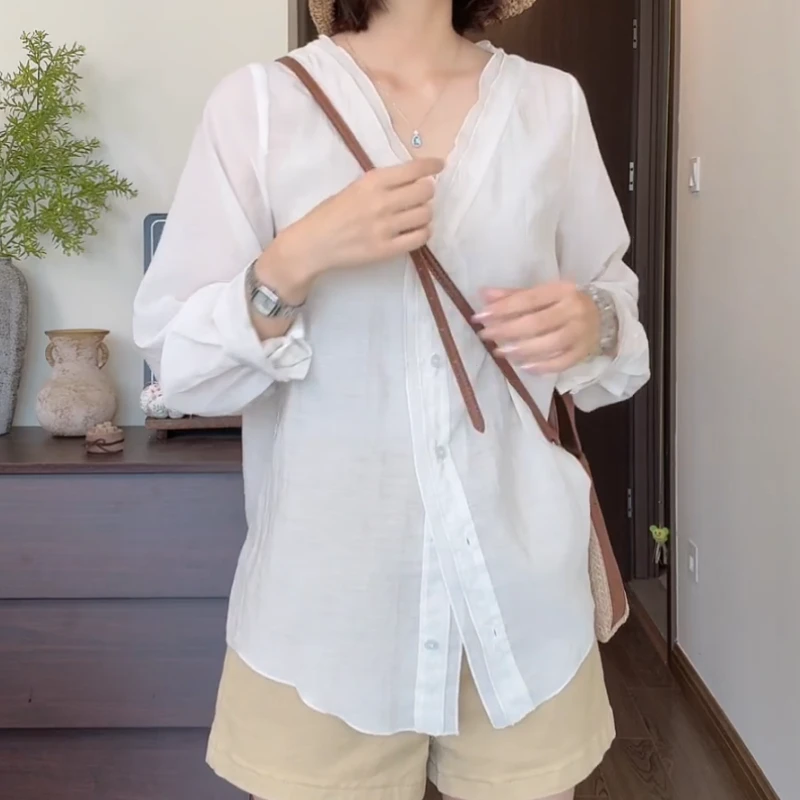 2025韩系简约夏季新品花边V领宽松衬衫LK2504765