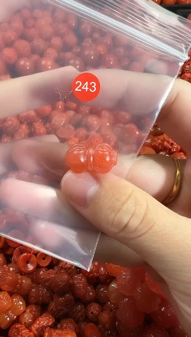 颈饰未镶嵌南红玛瑙1