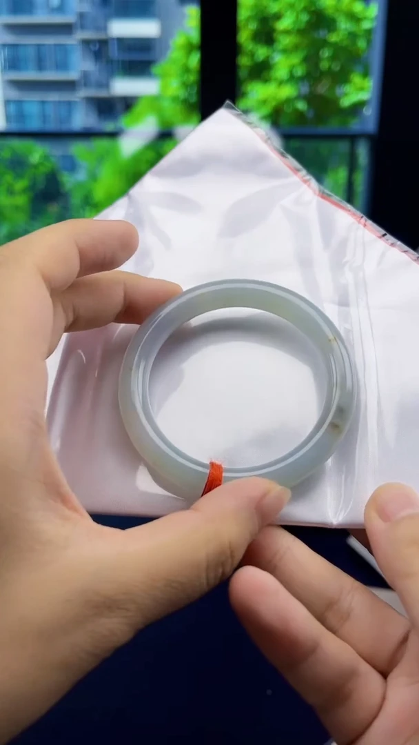 翡翠手镯未镶嵌简*手镯