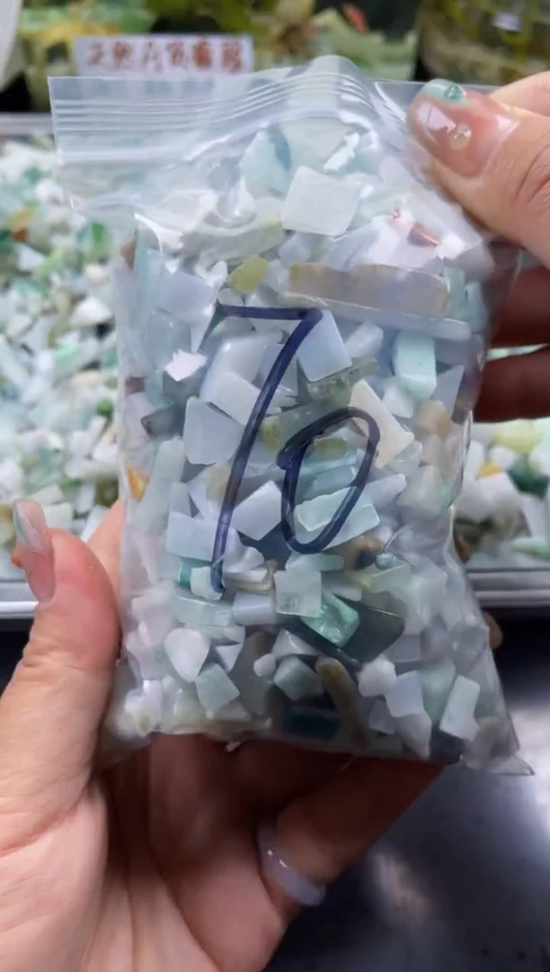 配石翡翠天然翡翠迷你500克70