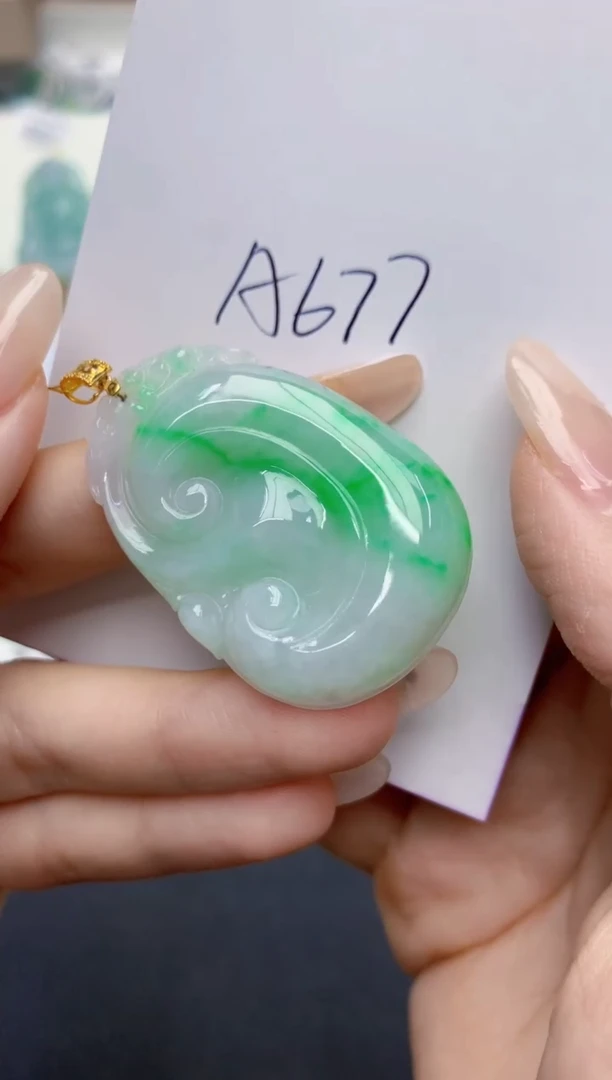 翡翠18K金镶嵌颈饰天然缅甸A货翡翠