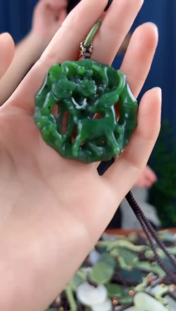 未镶嵌和田玉挂件拍一发一，