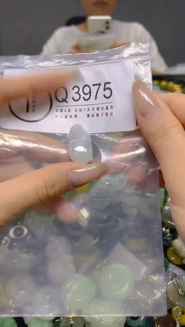 颈饰未镶嵌翡翠/ Q /翡翠A货，一件也是批发价