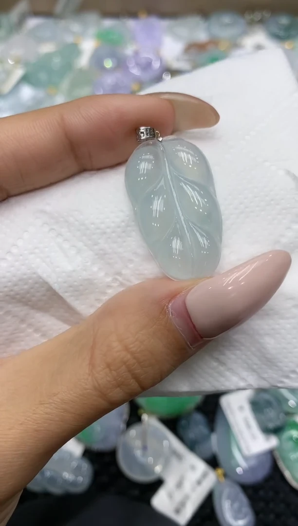 颈饰18K金镶嵌翡翠111111111111