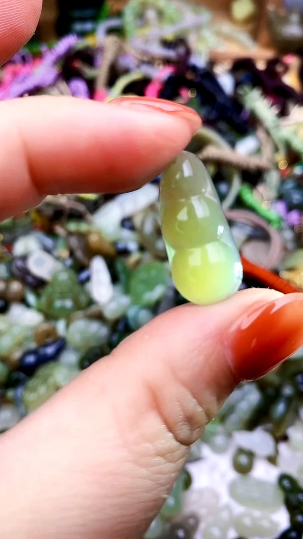 和田玉未镶嵌颈饰吊坠