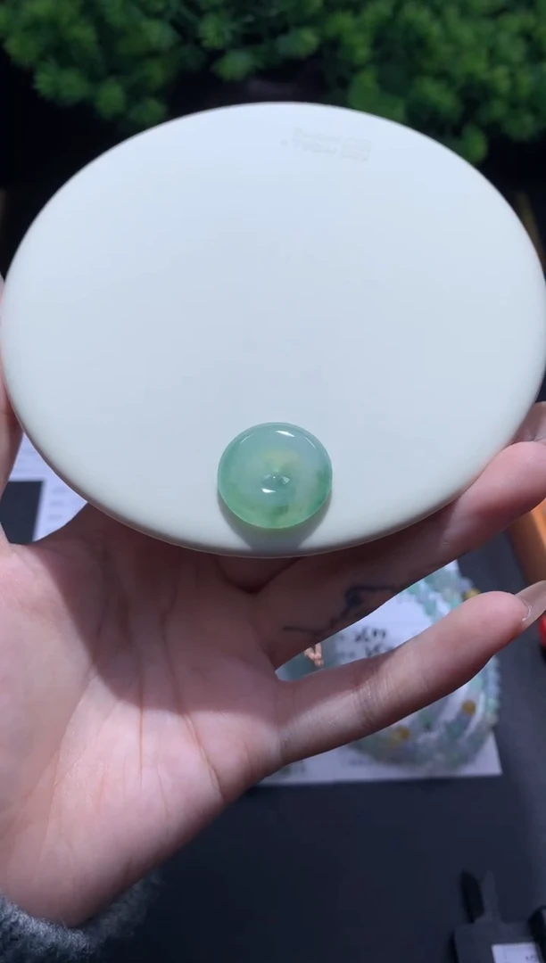 未镶嵌挂件翡翠48小时鉴赏期 退货不扣服务费