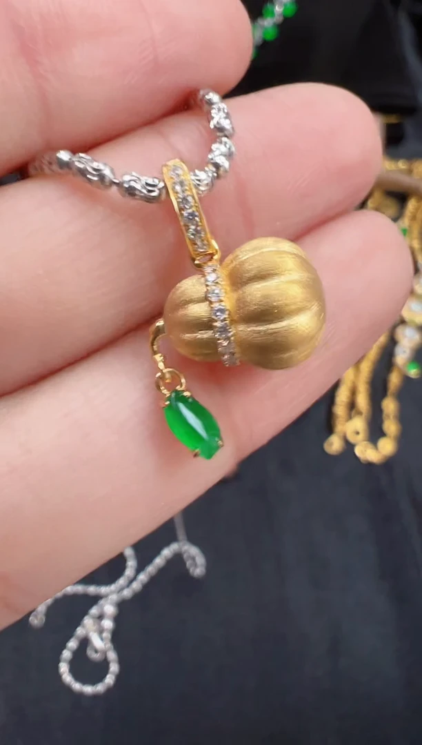 吊坠(不含链)18K金镶嵌翡翠玻璃种帝王绿水滴葫芦小滴溜