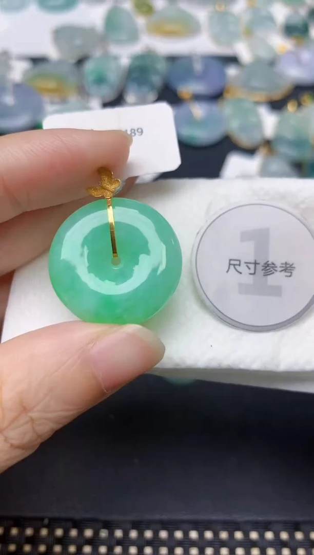 颈饰18K金镶嵌翡翠天然缅甸A货翡翠