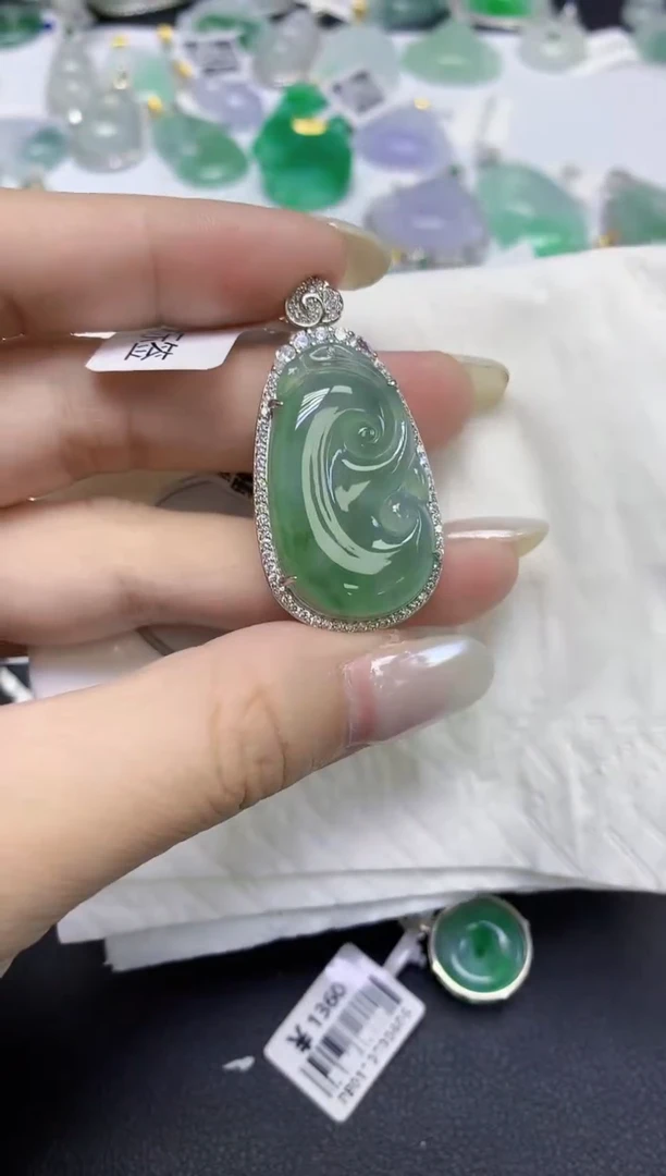 颈饰未镶嵌翡翠天然缅甸翡翠A货多样性发一件