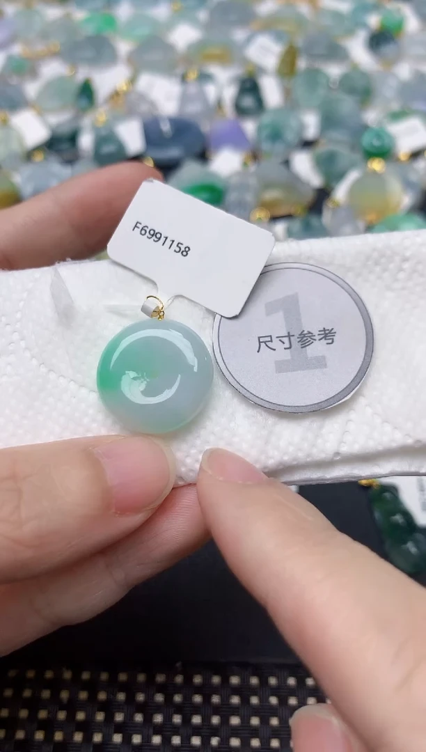 颈饰18K金镶嵌翡翠天然缅甸A货翡翠