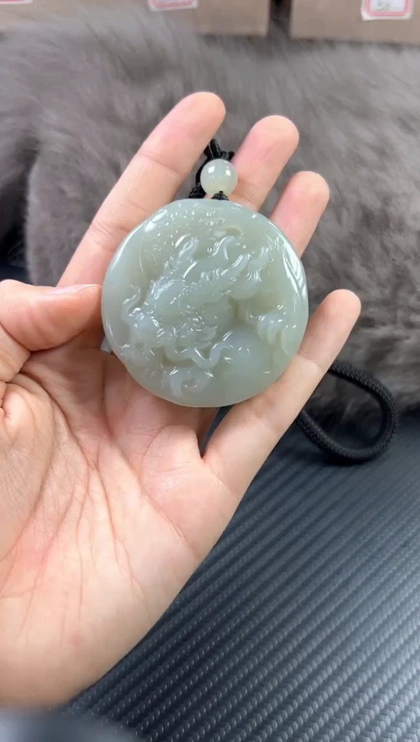 吊坠(赠链)未镶嵌和田玉且末微色差近矿