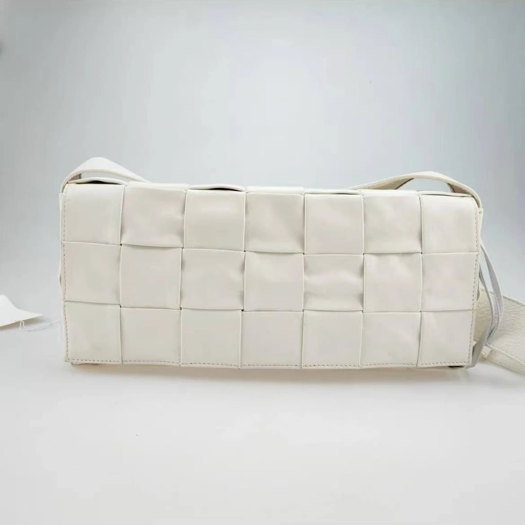 95新 BOTTEGA VENETA/葆蝶家 双11福利/cassette 21格 白色编织包