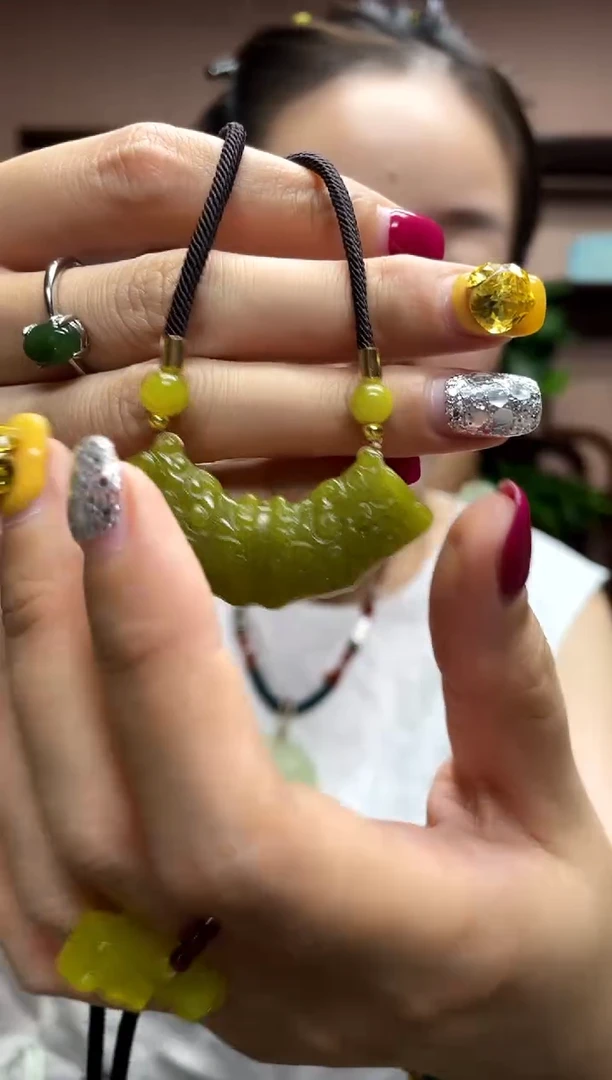 岫玉未镶嵌吊坠多样性发货发其中之一