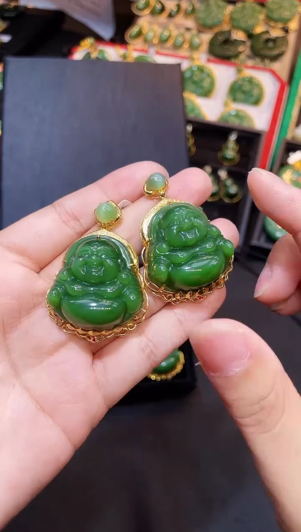 吊坠(赠链)18K金镶嵌和田玉35MM 多样性发一