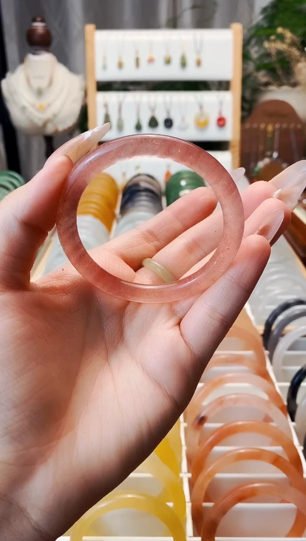 【闪购商品】石英质玉手镯未镶嵌54