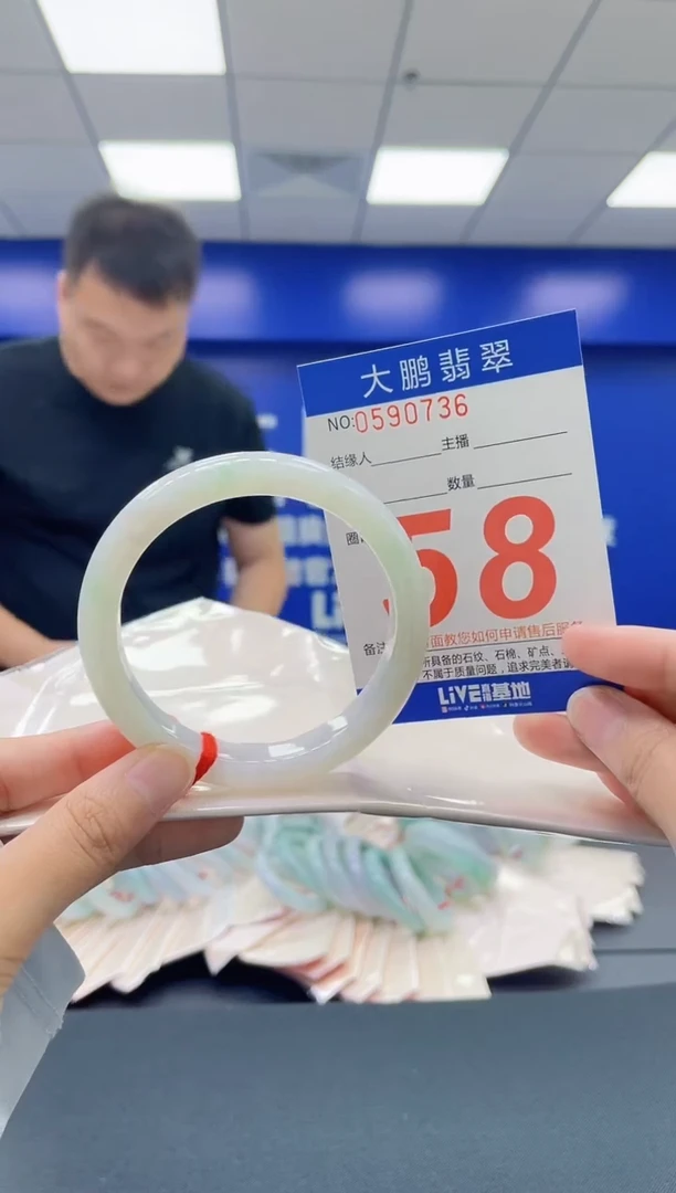 翡翠手镯未镶嵌AAAAAAAA