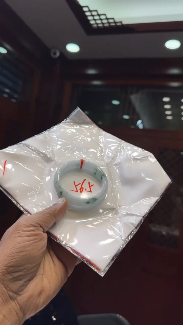 【闪购商品】翡翠手镯未镶嵌手镯微瑕