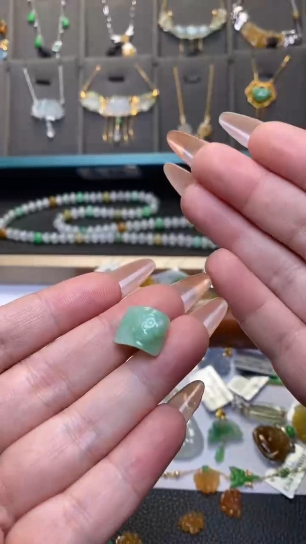 颈饰未镶嵌翡翠净货36853