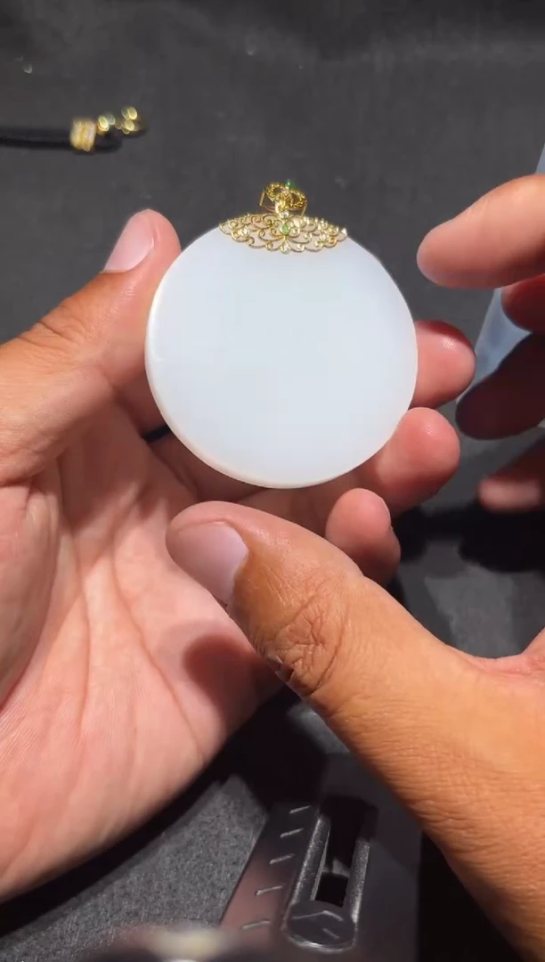 未镶嵌和田玉（糖玉）挂件和田玉