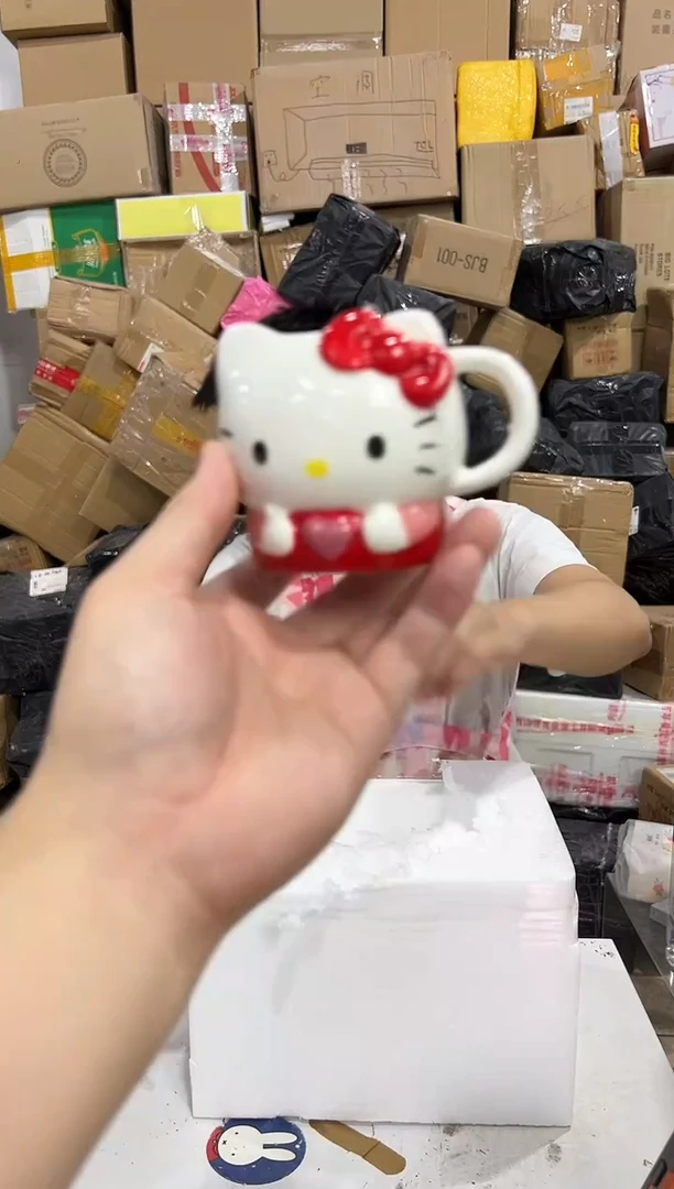瓷片kt猫抱爱心一口杯 微瑕