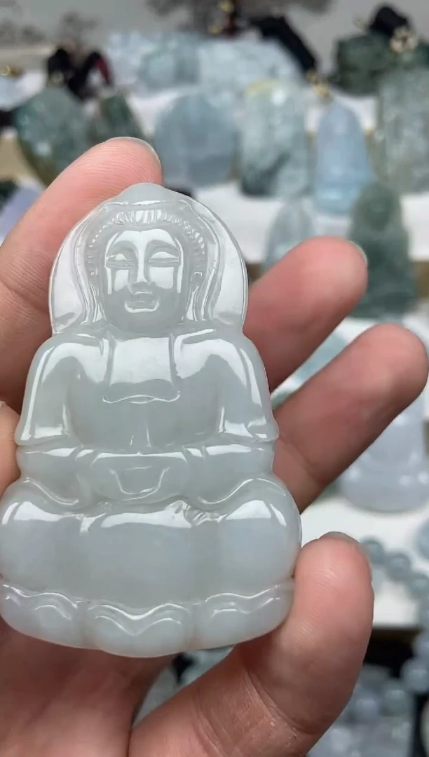 颈饰未镶嵌翡翠观音