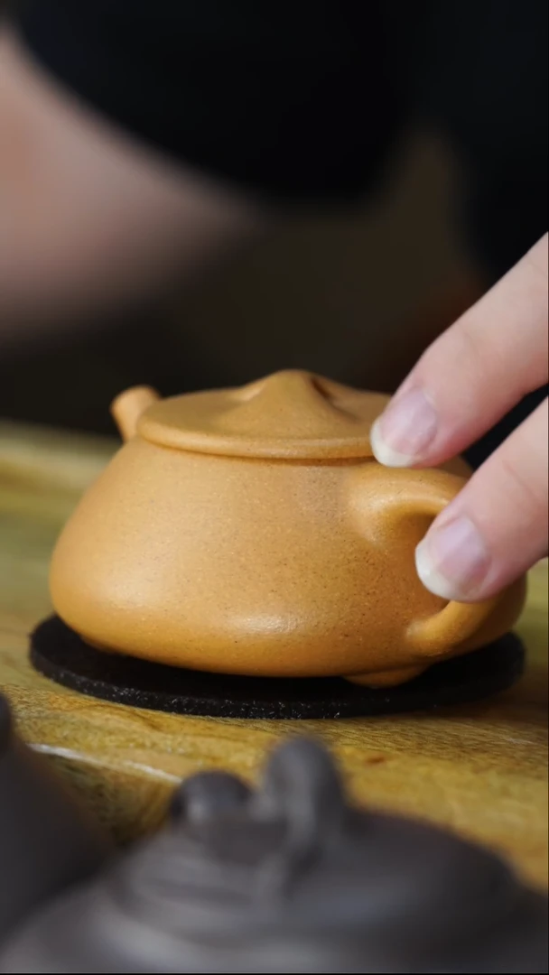 工堂直营精工半手紫砂壶