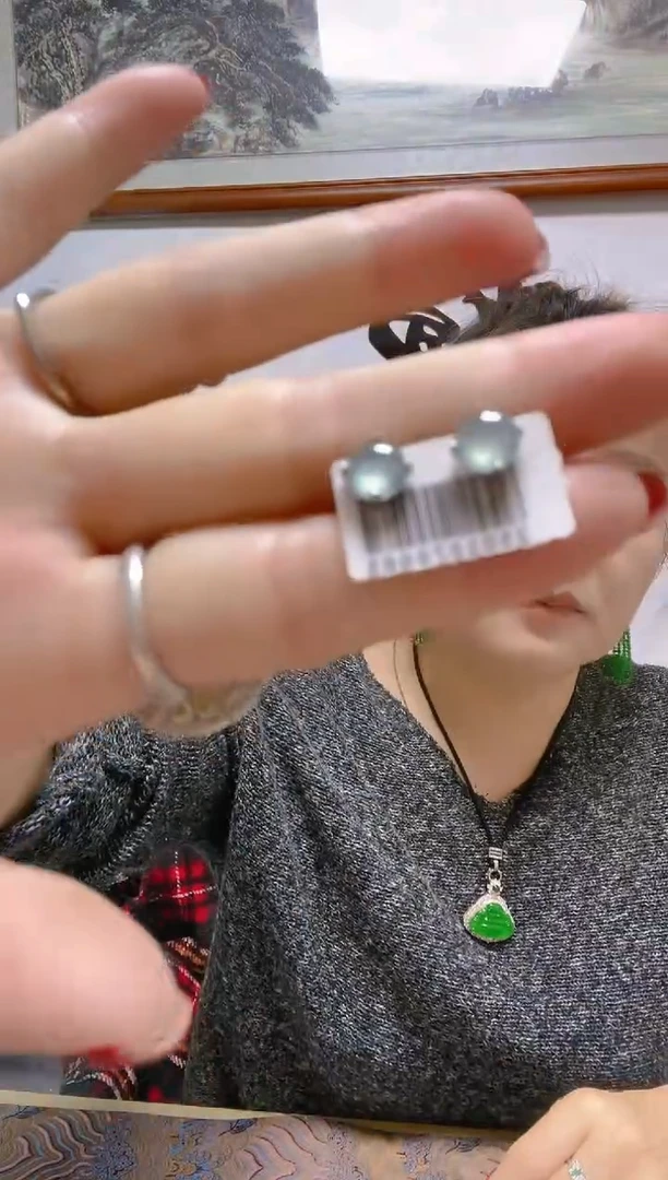 未镶嵌翡翠耳饰天然A货 假一罚四