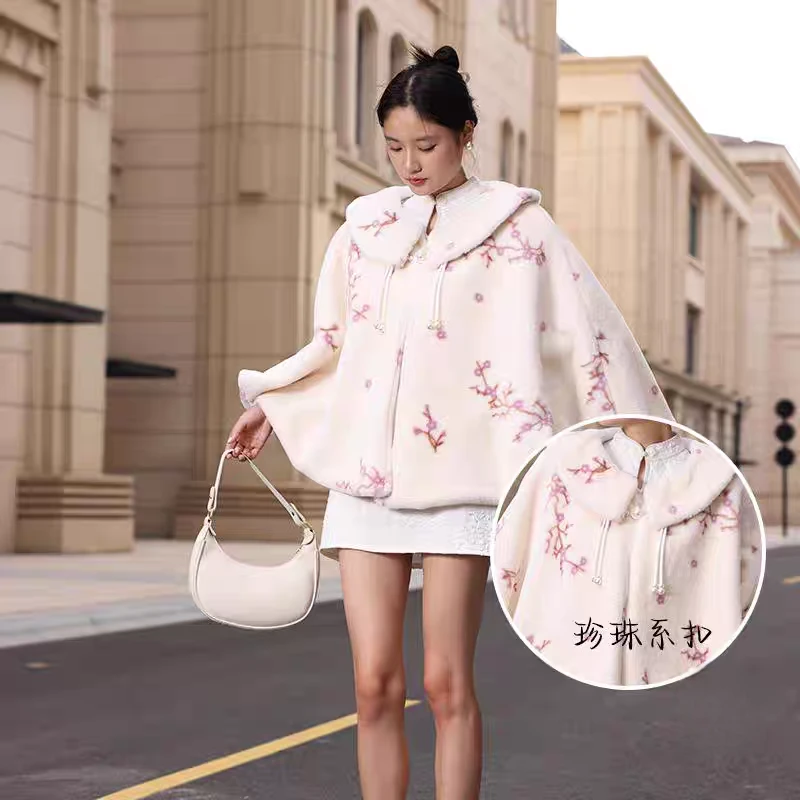 新中式轻国风盘扣斗篷披肩女2025新款复古短款外搭保暖高级感外套
