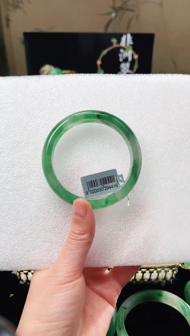 【闪购商品】石英质玉手镯未镶嵌天然非洲翠