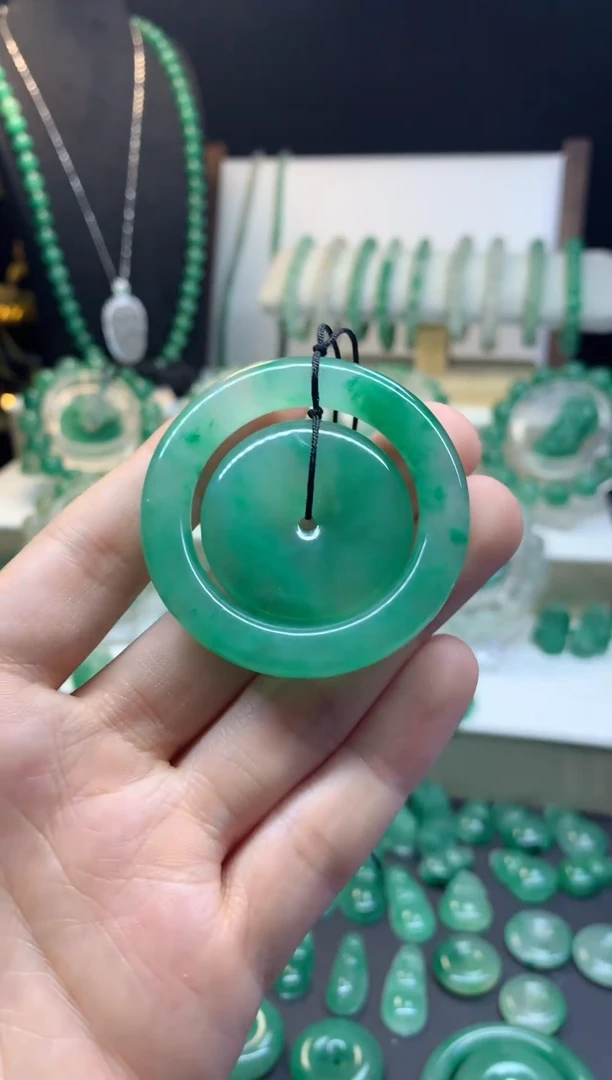 吊坠(不含链)未镶嵌石英质玉（非洲翠）冰飘花子母扣