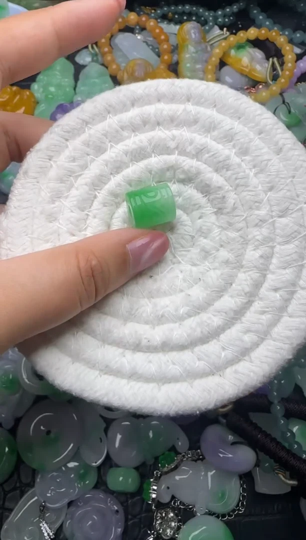 颈饰未镶嵌翡翠缅甸翡翠吊坠
