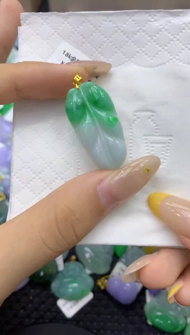 颈饰18K金镶嵌翡翠天然缅甸翡翠A货