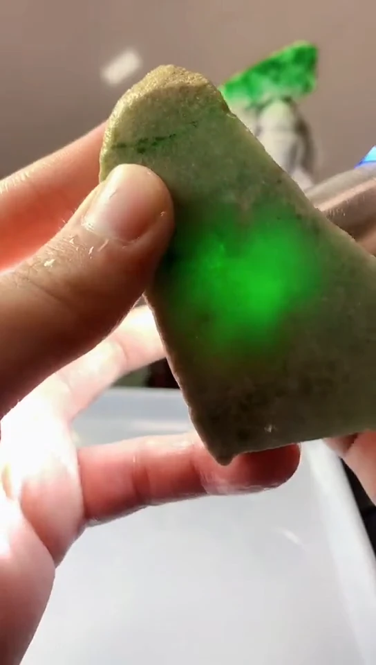 翡翠未镶嵌颈饰天然A货翡翠