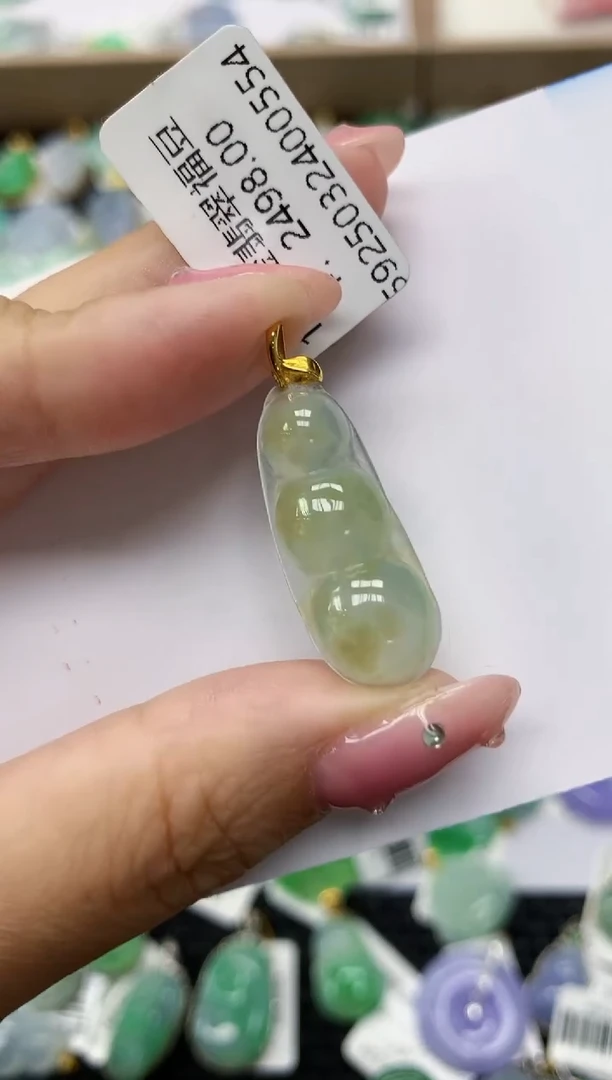 翡翠18K金镶嵌颈饰1111111111