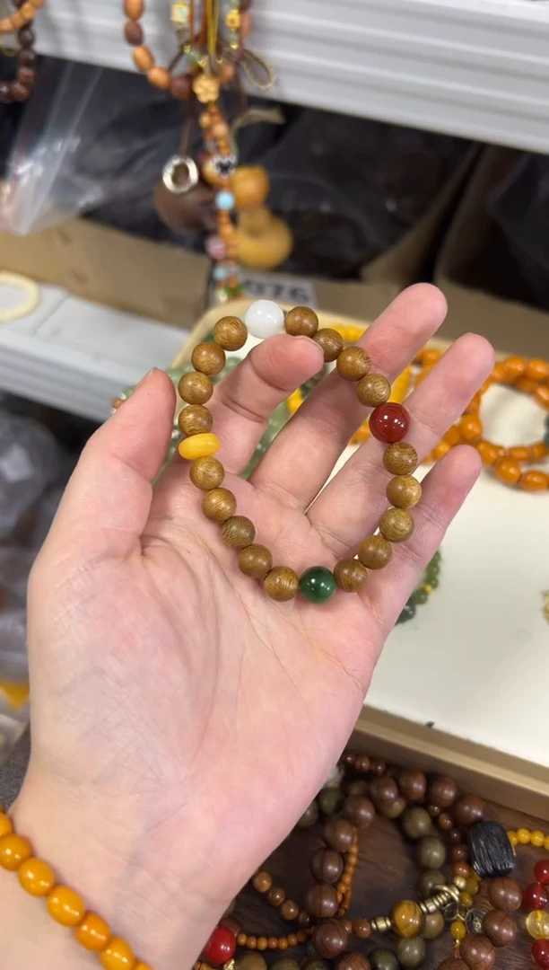 手链未镶嵌和田玉加里曼丹和田玉蜜蜡款手串[0088]