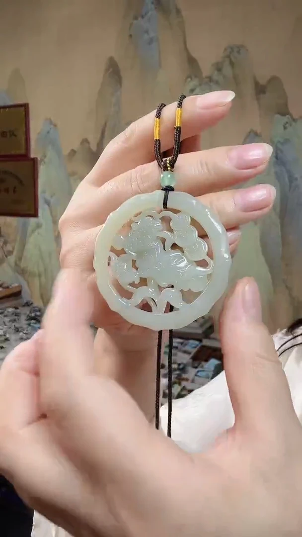 颈饰未镶嵌和田玉.