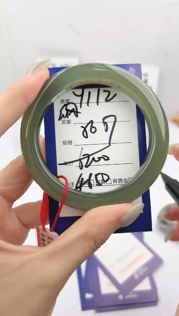 和田玉手镯未镶嵌微色差Y112