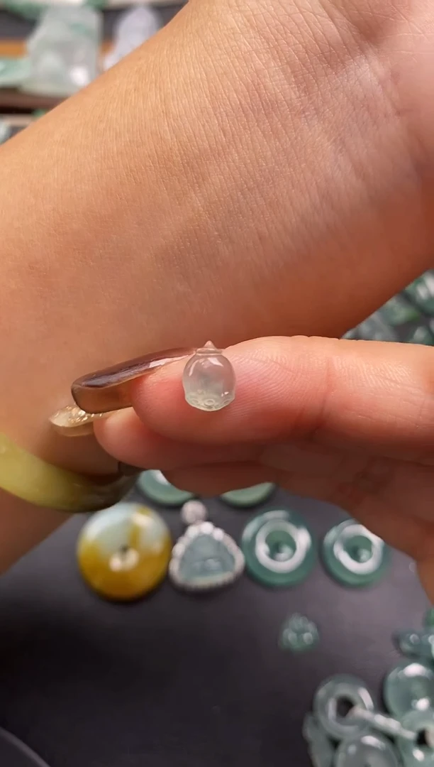 颈饰未镶嵌翡翠莲蓬