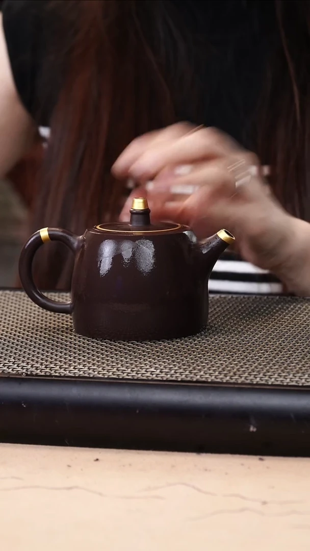 茶壶紫砂四号井茄皮紫泥描金汉铎200cc