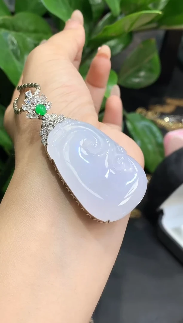 18K金镶嵌挂件翡翠如意不含链