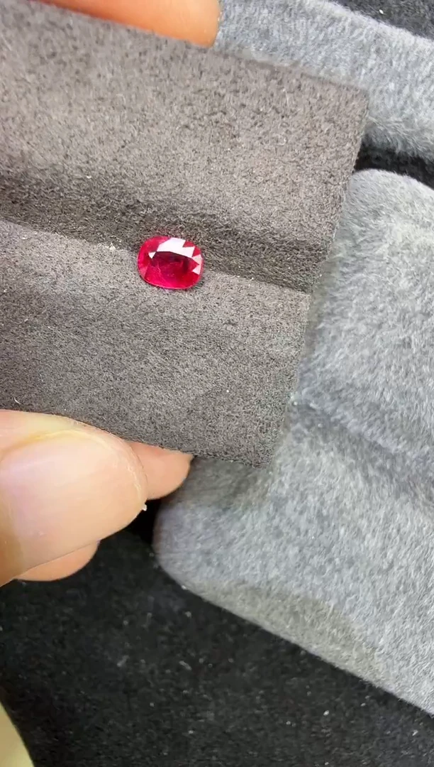 未镶嵌定制定制红宝石一**树天然缅甸吉尔德强荧光紫红色0.54克拉