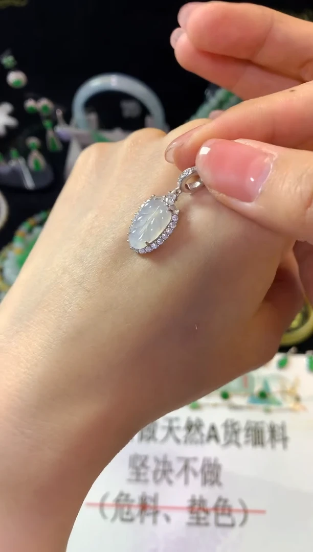 翡翠银S925镶嵌颈饰翡翠