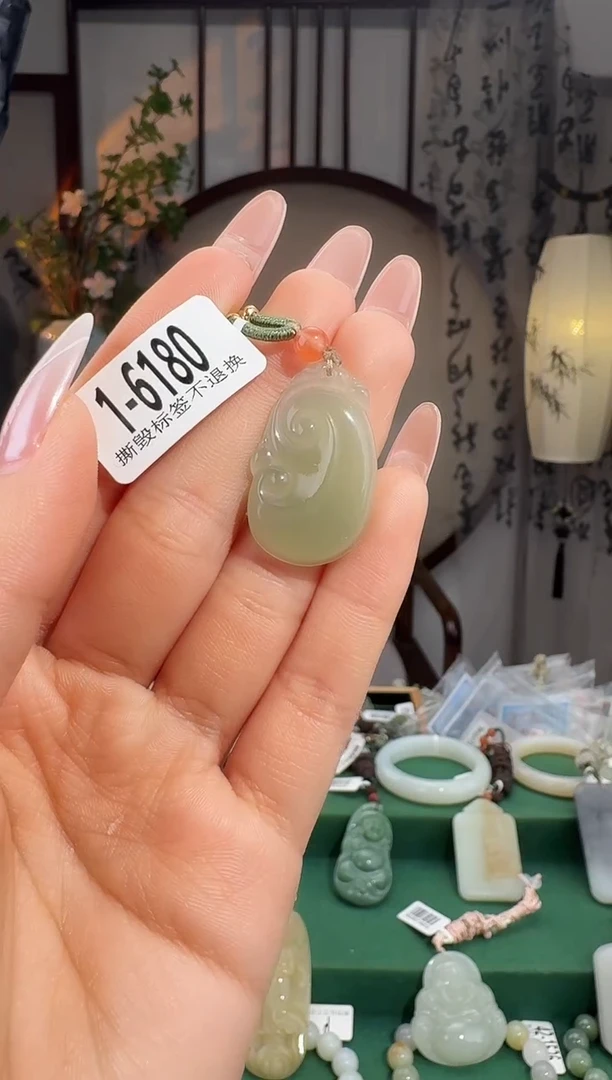 颈饰未镶嵌和田玉如意