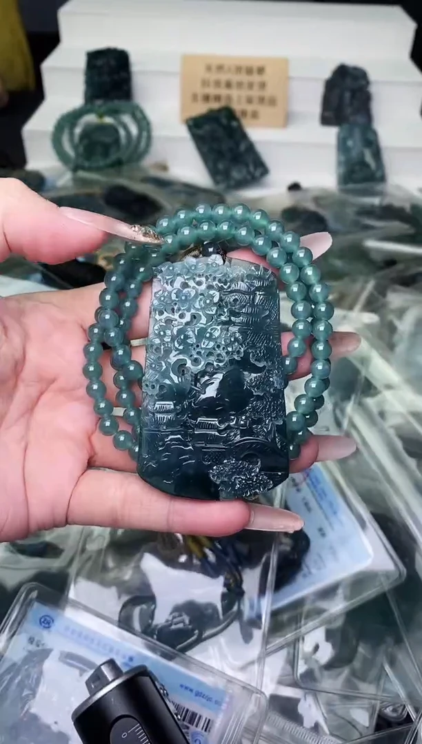 颈饰未镶嵌翡翠