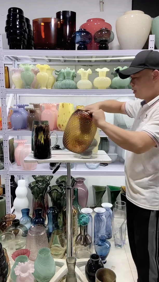 微瑕琥珀花瓶1231