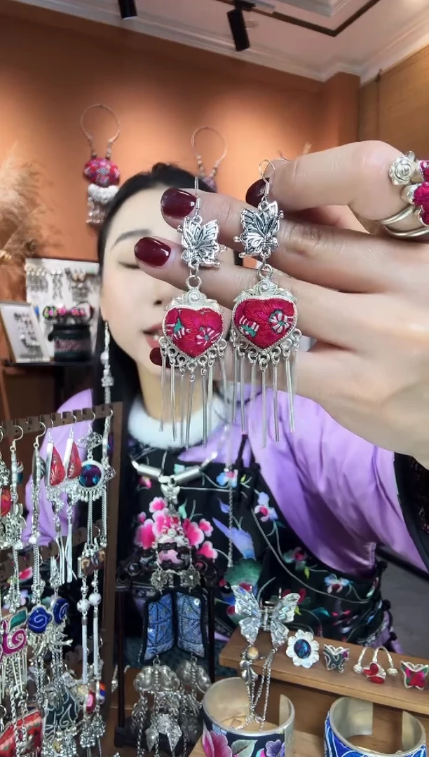 【闪购商品】刺绣纯手工民族风耳环