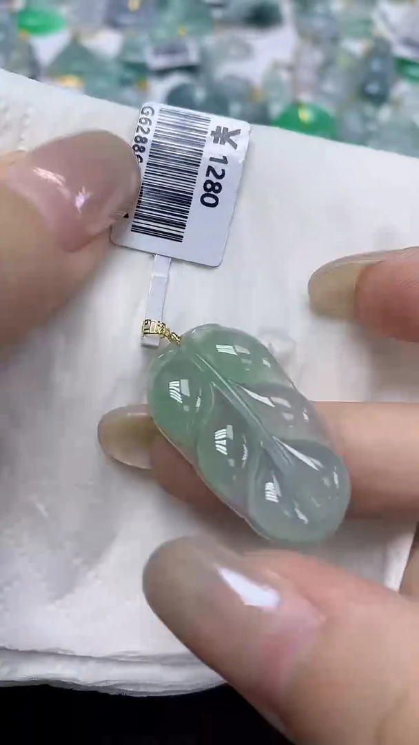 翡翠18K金镶嵌颈饰天然缅甸翡翠A货
