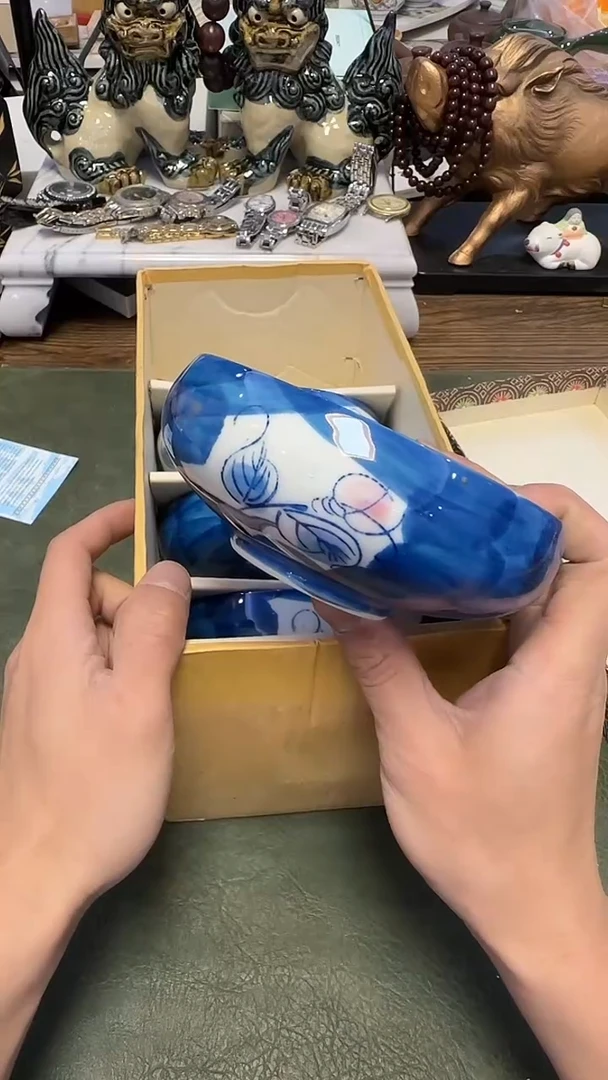 732···带款4小钵