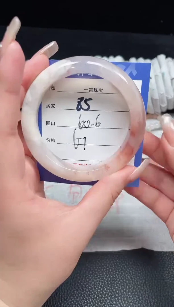 【闪购商品】石英质玉手镯未镶嵌85